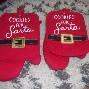 Bundle of 2 Cookies with Santa Pot Holders and Mitts new